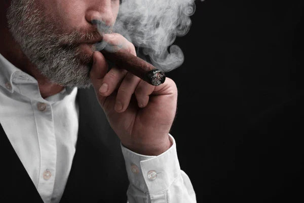 Comment commencer à fumer des cigares : Guide étape par étape