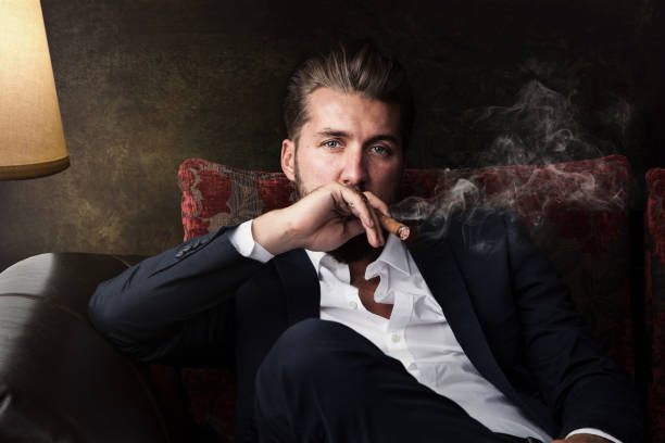 L'Élégance de Fumer un Cigare : Un Art à Portée de Tous