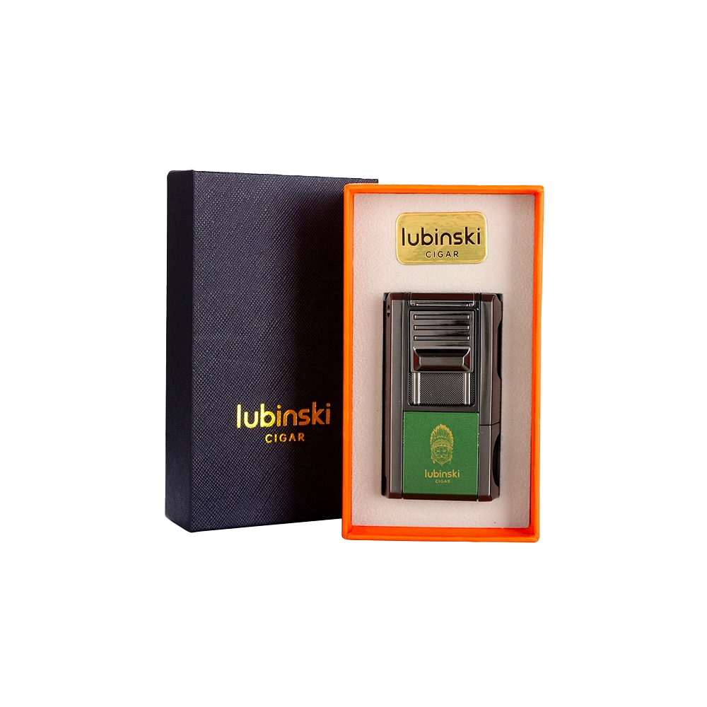 Briquet à gaz multifonction vert avec coupe-cigare en V, plat et poinçon intégré.