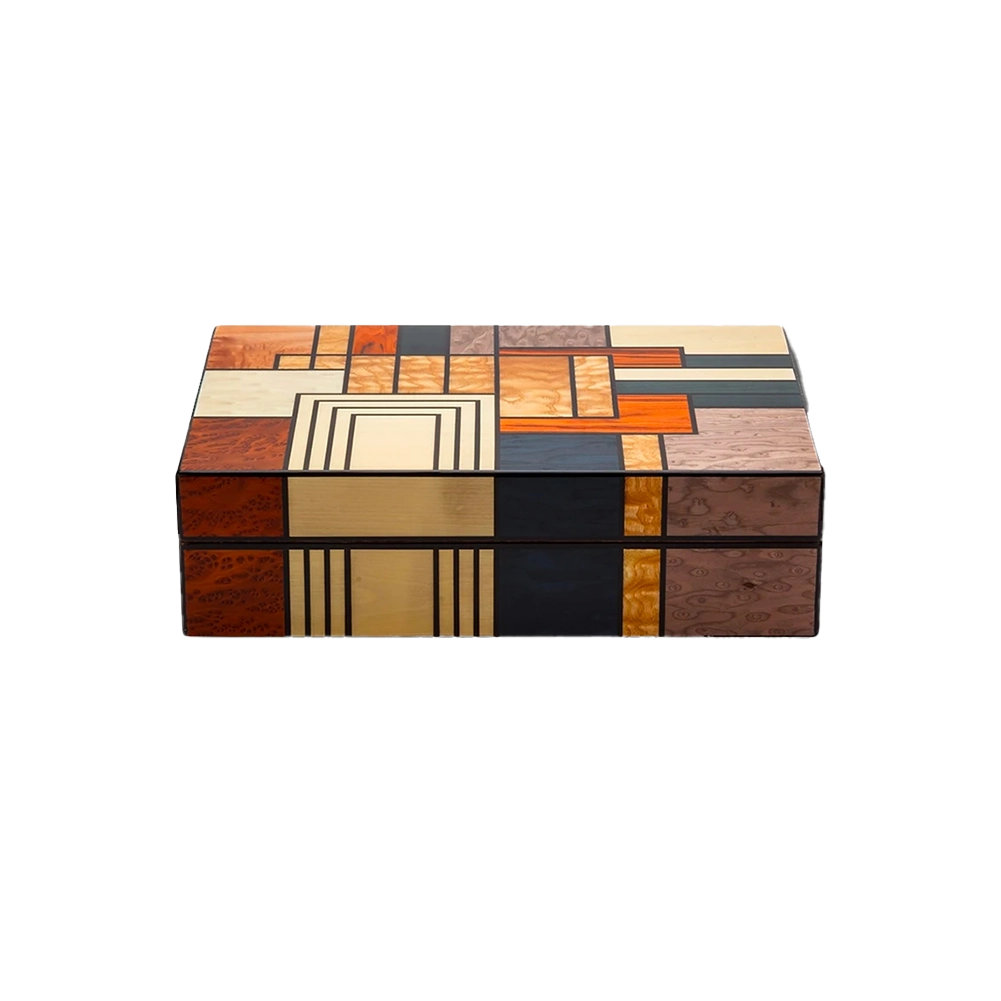 Cave à cigares fermée en bois de cèdre avec motif mosaïque, élégante et pratique.