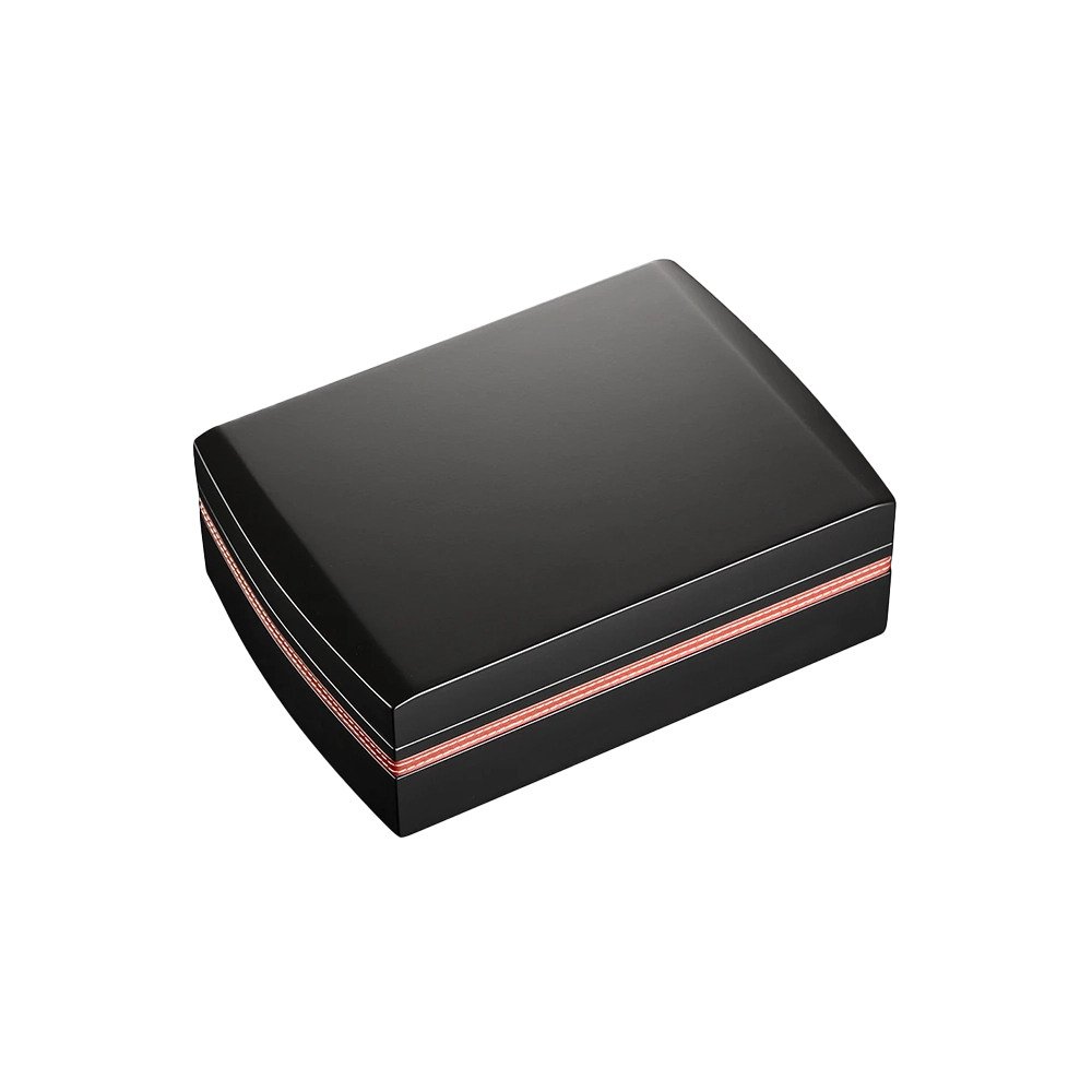 Cave à cigares portable fermée en bois de cèdre noir, compacte et pratique pour les déplacements.