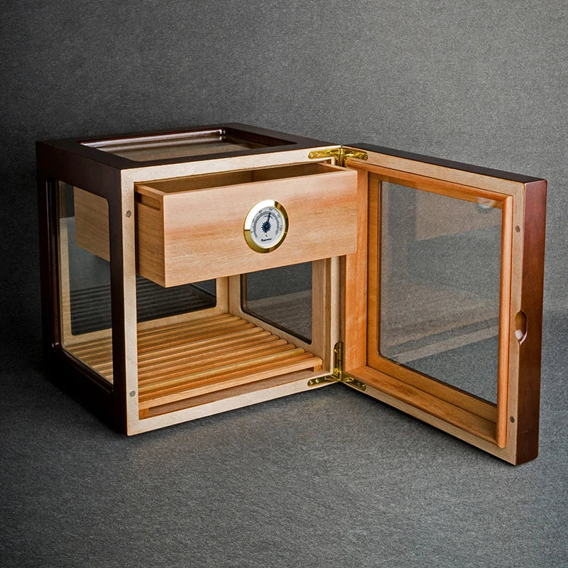 Boîte à cigares humidor ouverte, montrant l'intérieur avec espace pour 50 cigares.