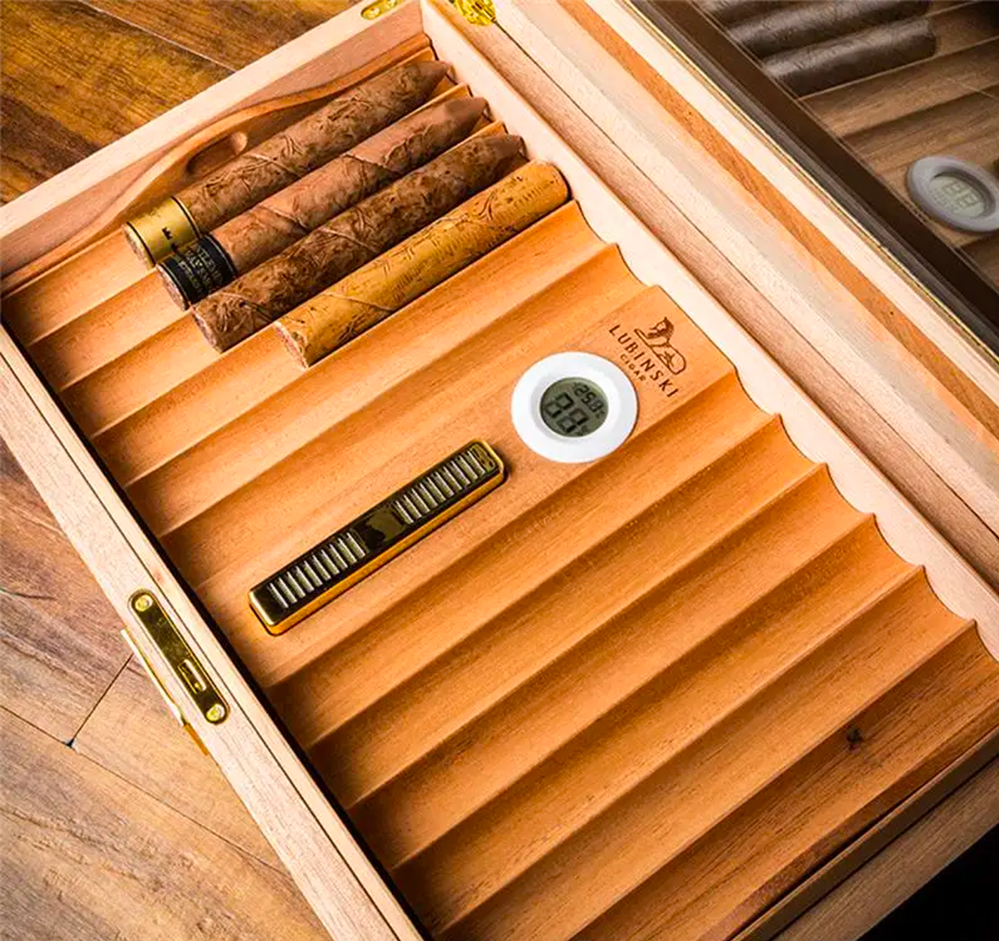 CAVE À CIGARES EN BOIS DE CÈDRE ROUGE PROFOND À DOUBLE NIVEAU – AVEC HYGROMÈTRE ET HUMIDIFICATEUR