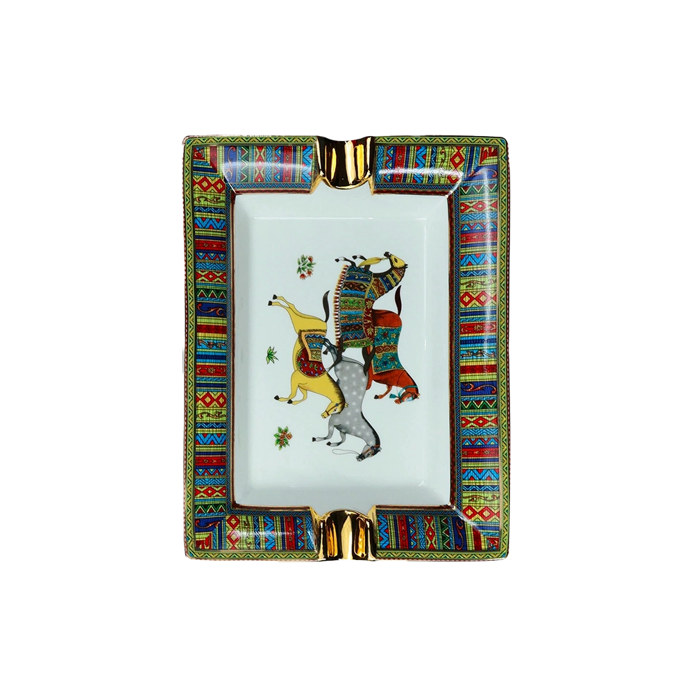 Cendrier en céramique luxe avec motif cheval blanc, sobre et élégant pour vos cigares.