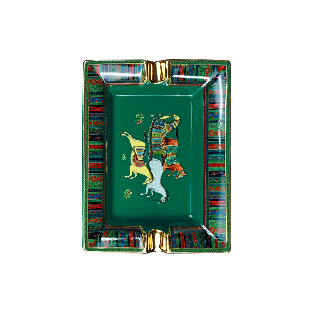 Cendrier en céramique luxe avec motif cheval vert, pour une touche de force et d'harmonie.