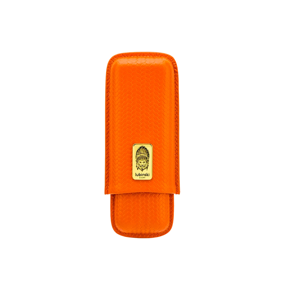 Étui pour 2 cigares en cuir de vache orange, compact et élégant, offrant une protection optimale pour vos cigares lors de vos déplacements.