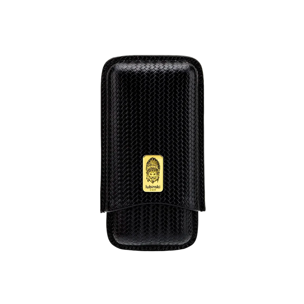 Étui pour 3 cigares en cuir de vache noir, compact et élégant, offrant une protection optimale pour vos cigares lors de vos déplacements.