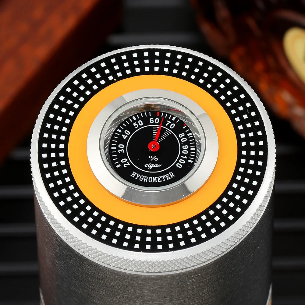 Détail de l'hygromètre intégré dans la jarre à cigares, permettant de maintenir une humidité optimale pour vos cigares.